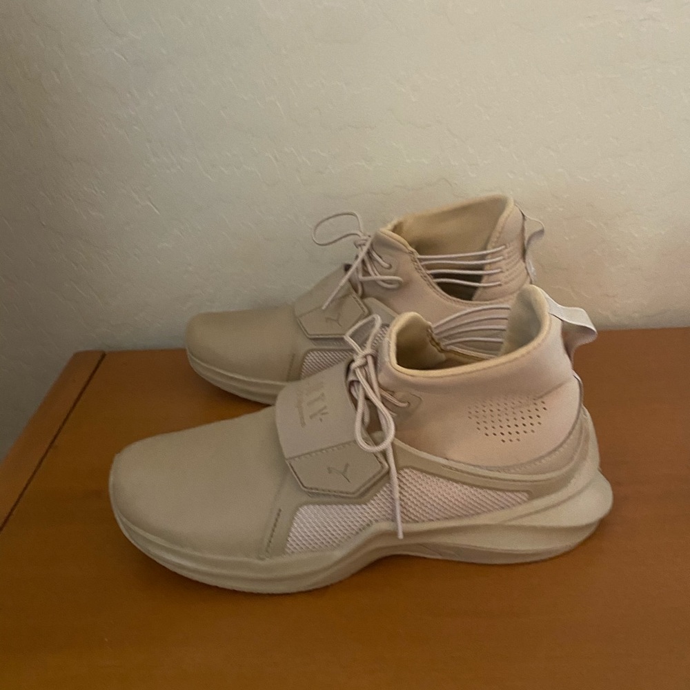 Fenty Pumas - Picture 2 of 4
